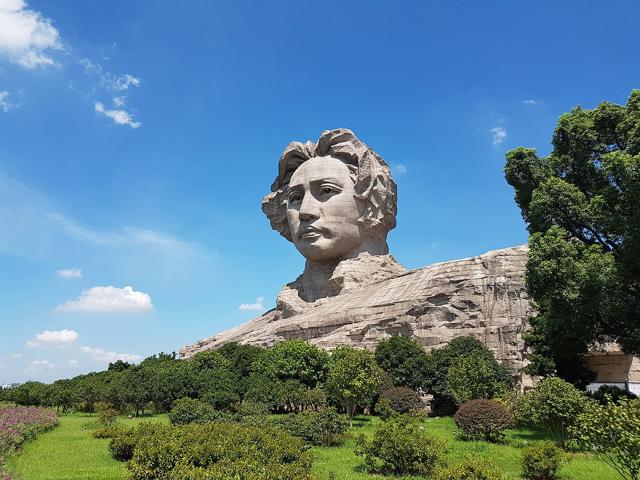 Young Mao Zedong statue